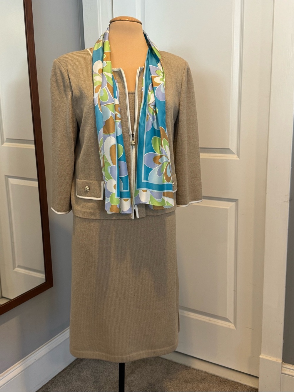 St. John tan ivory knit suit jacket midi sleeveless sweater dress flaw size 12 - Picture 8 of 16